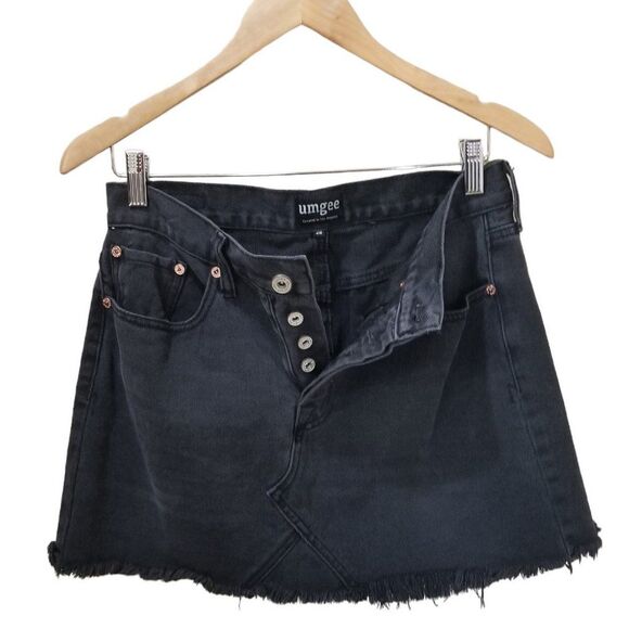 Umgee Raw Hem Washed Black Denim Mini Skirt Size 28 (M) - Picture 2 of 5